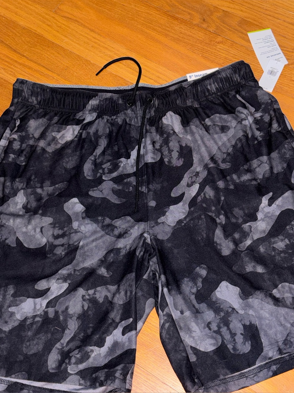Old Navy Men's Black & Gray Camo Jogger Shorts